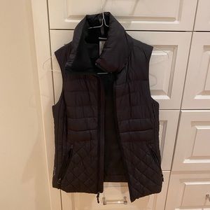 WOMEN’S Black Vest